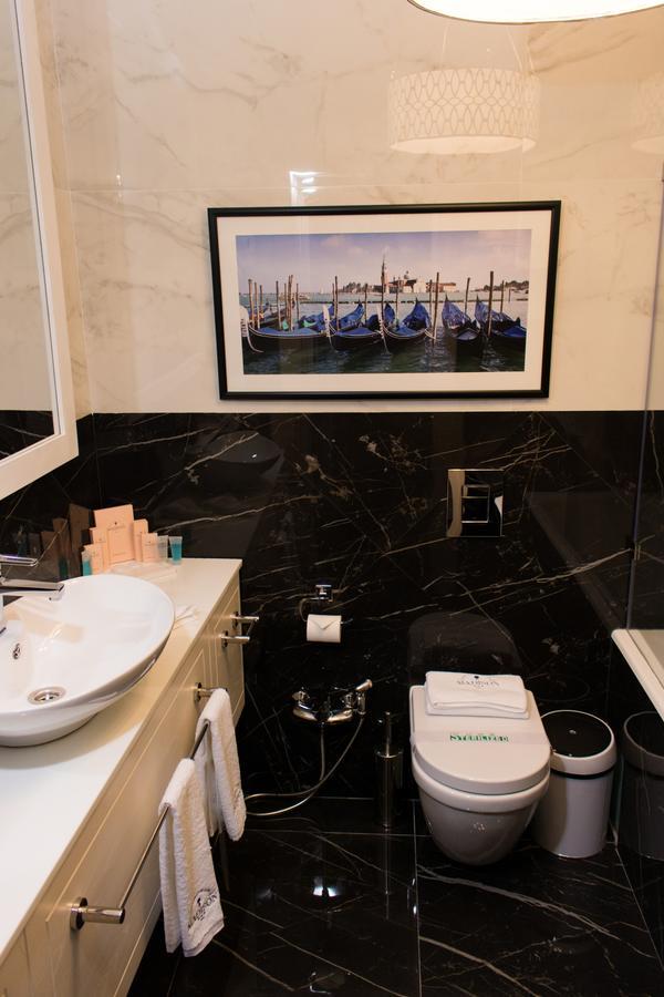 Madison Ave Hotel בישקק מראה חיצוני תמונה