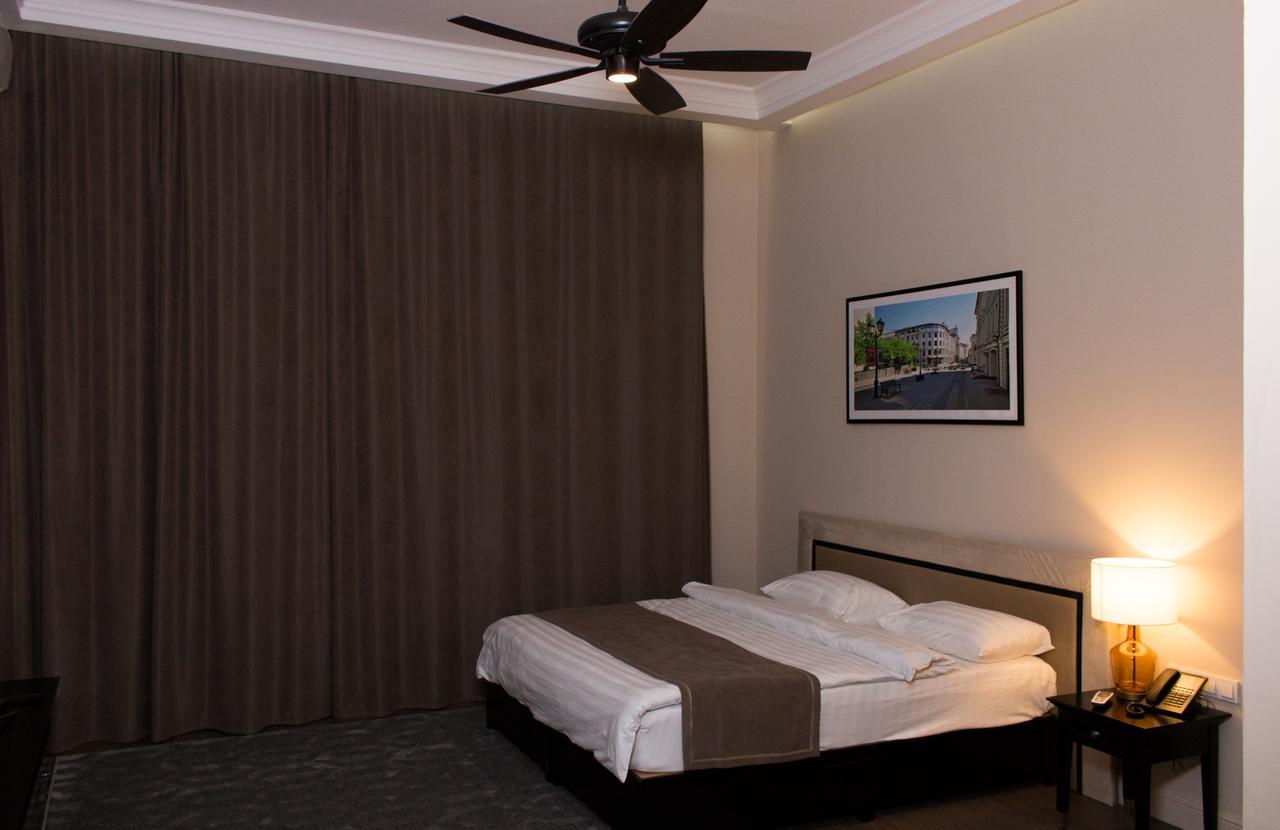 Madison Ave Hotel בישקק מראה חיצוני תמונה