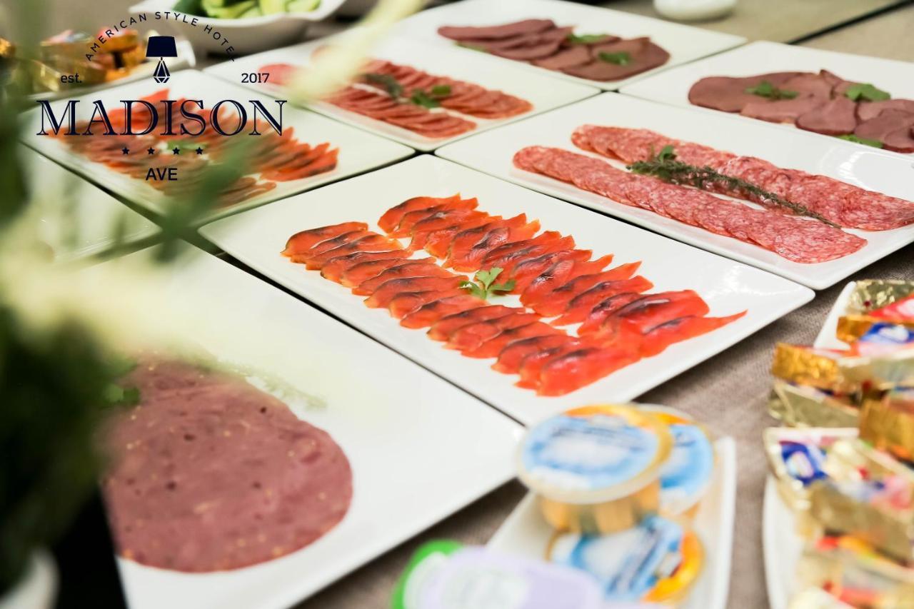 Madison Ave Hotel בישקק מראה חיצוני תמונה