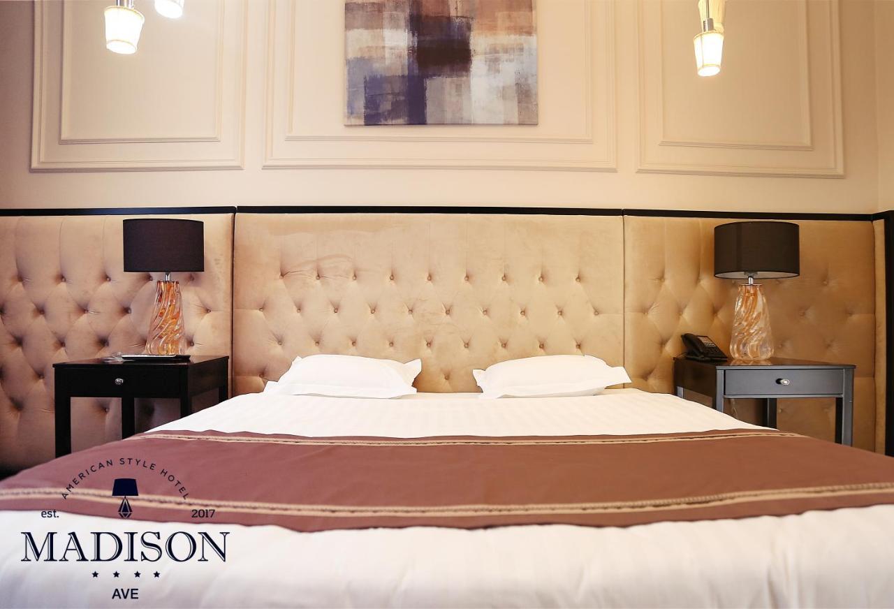 Madison Ave Hotel בישקק מראה חיצוני תמונה