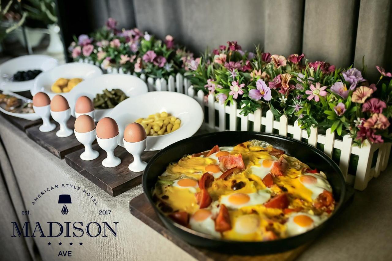 Madison Ave Hotel בישקק מראה חיצוני תמונה